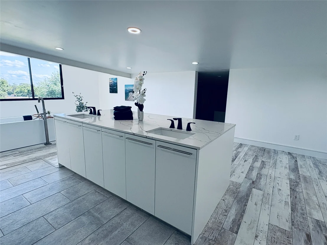 Photo of 546 Mockingbird