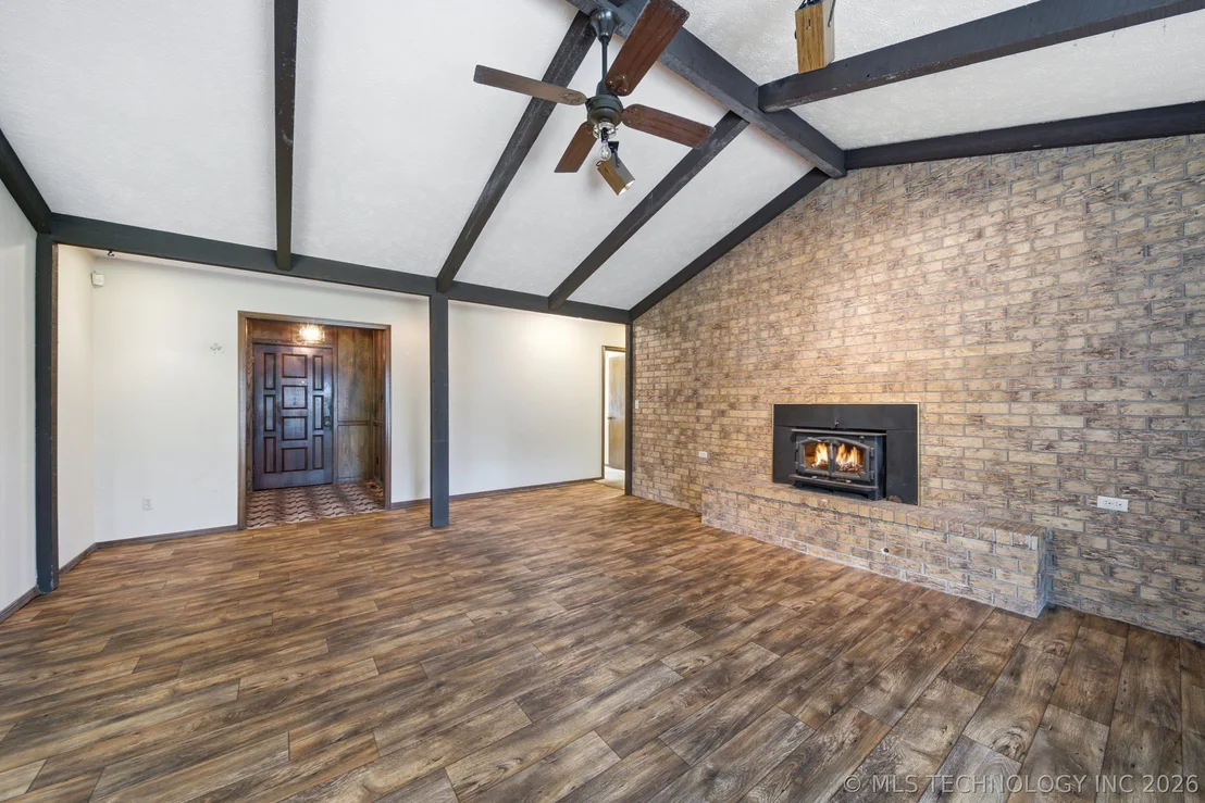 Photo of 902 Cardinal Lane