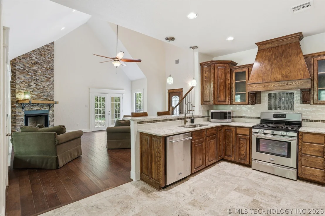 Photo of 900 W Hardesty Road