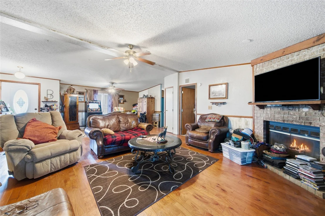 Photo of 394107 E 1150 Road