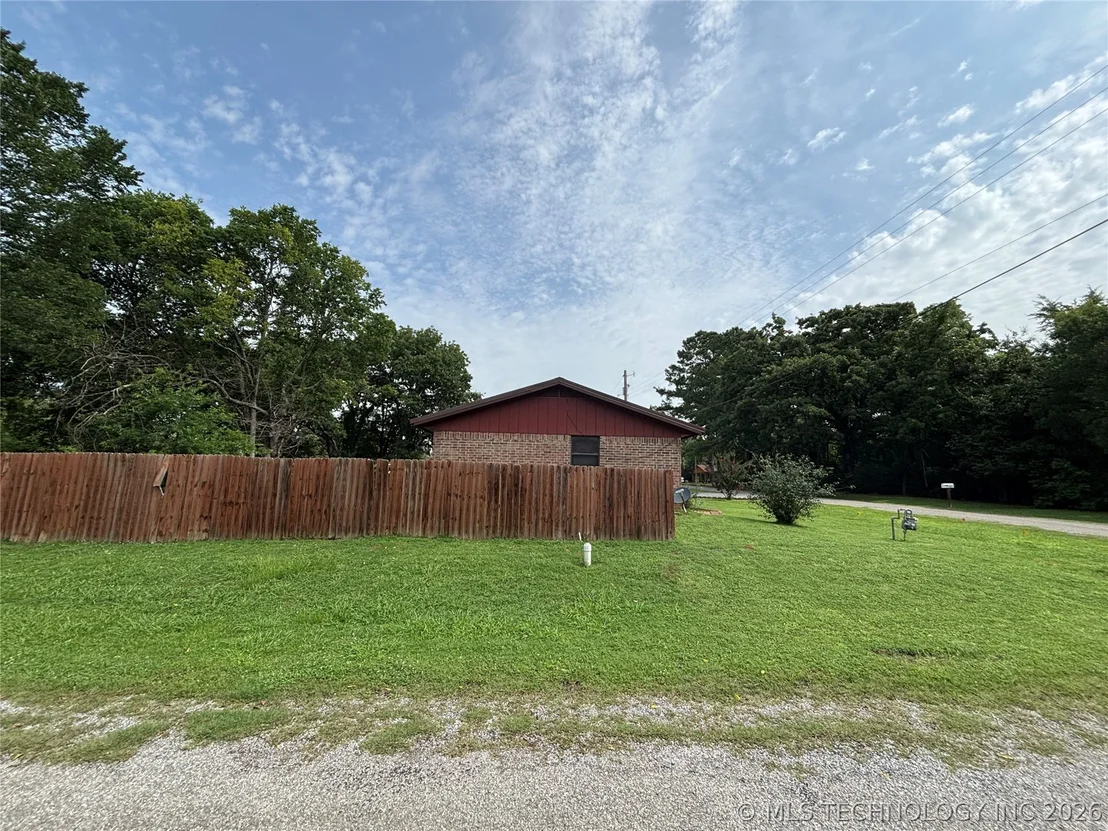 Photo of 601 E Womack