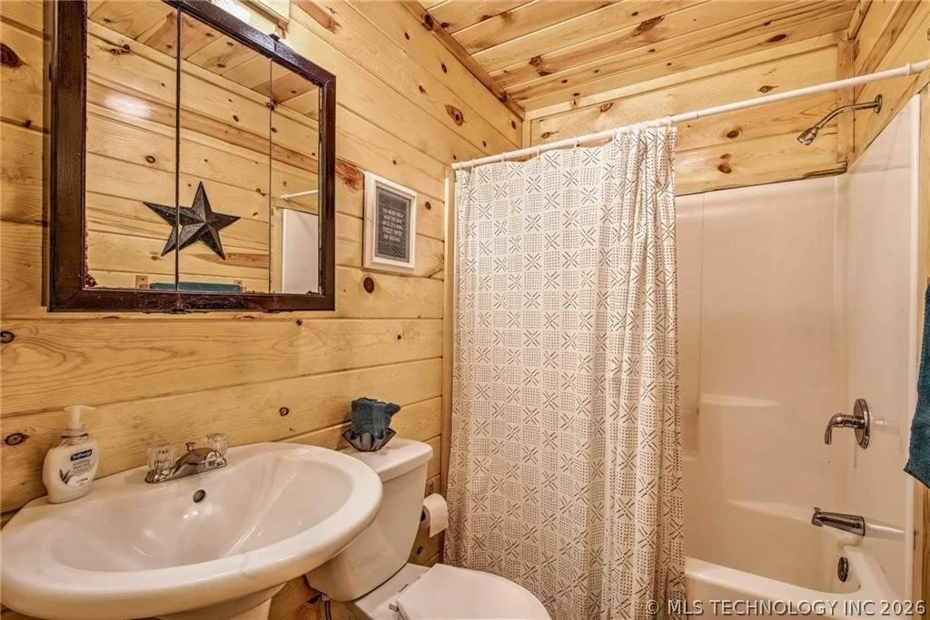 Photo of 609 Canoe Road