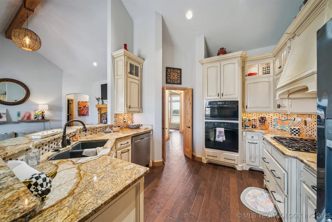 Photo of 908 W 9th Street
