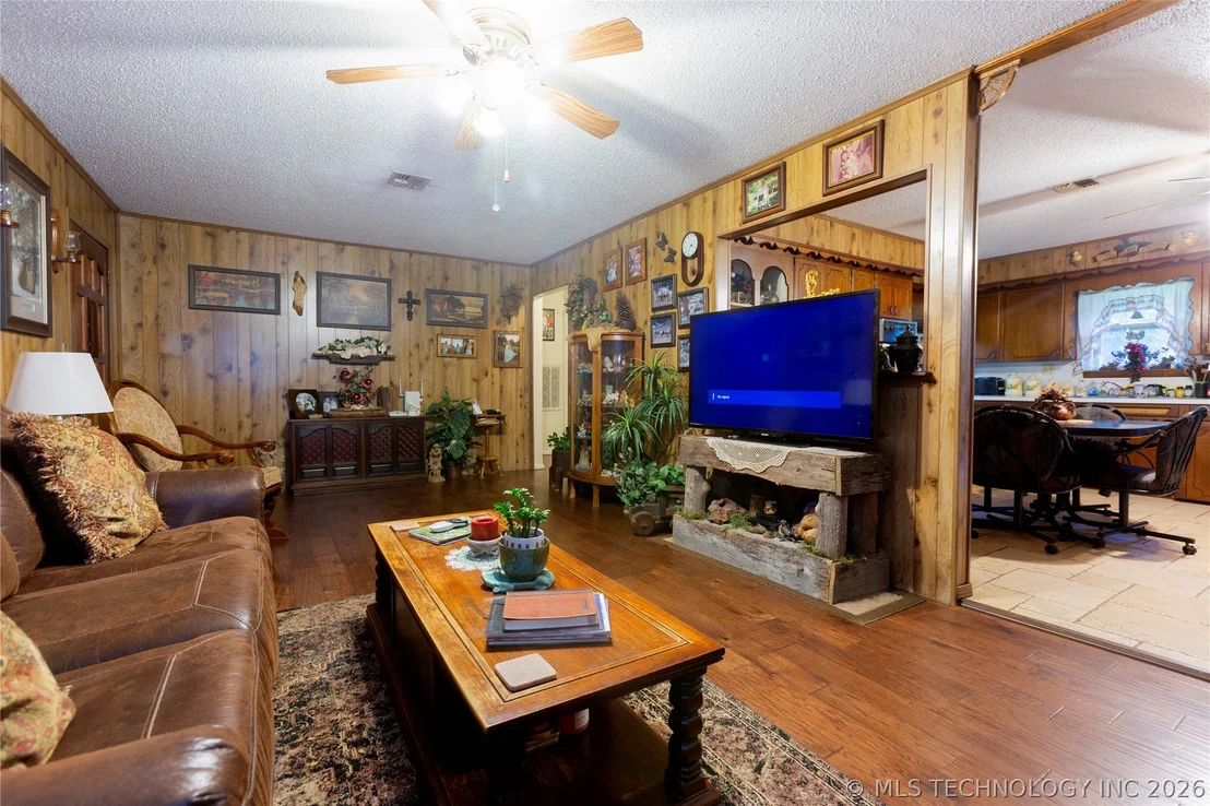 Photo of 105 W Mockingbird Lane