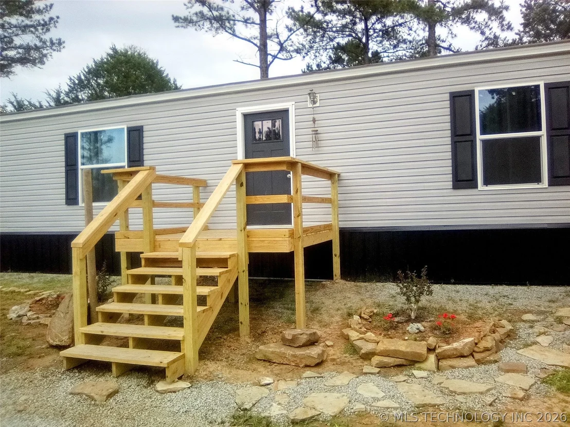 Photo of 21 County Line Road E