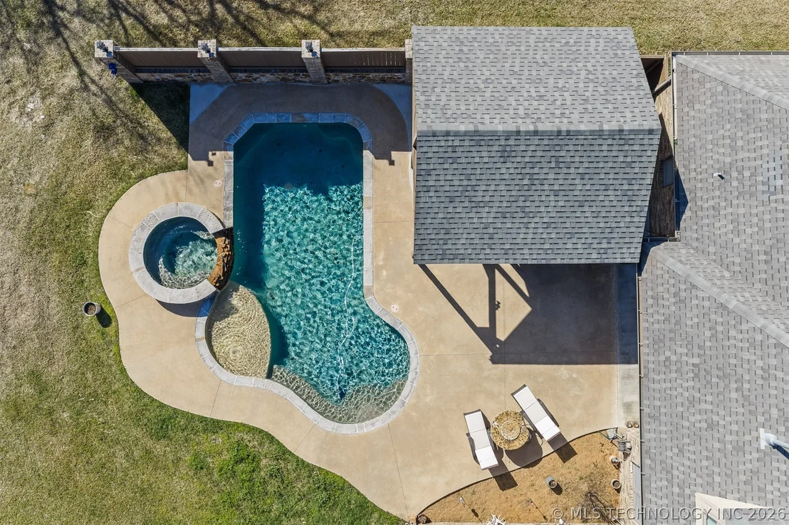 Photo of 1451 Gateway Road