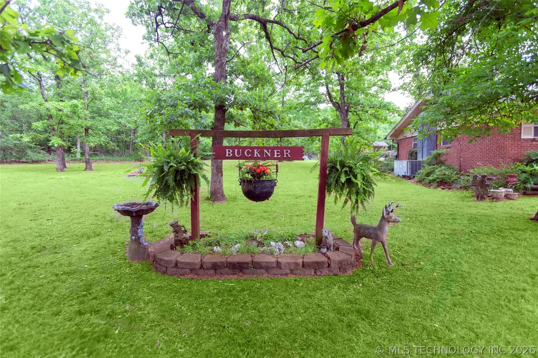 Photo of 105 W Mockingbird Lane