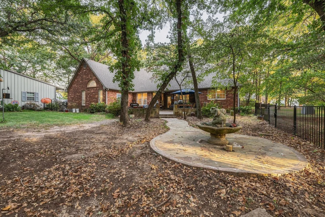 Photo of 205 Thousand Oaks