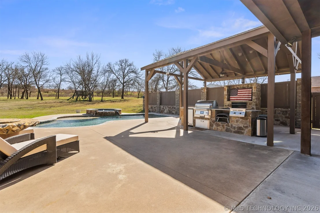 Photo of 1451 Gateway Road