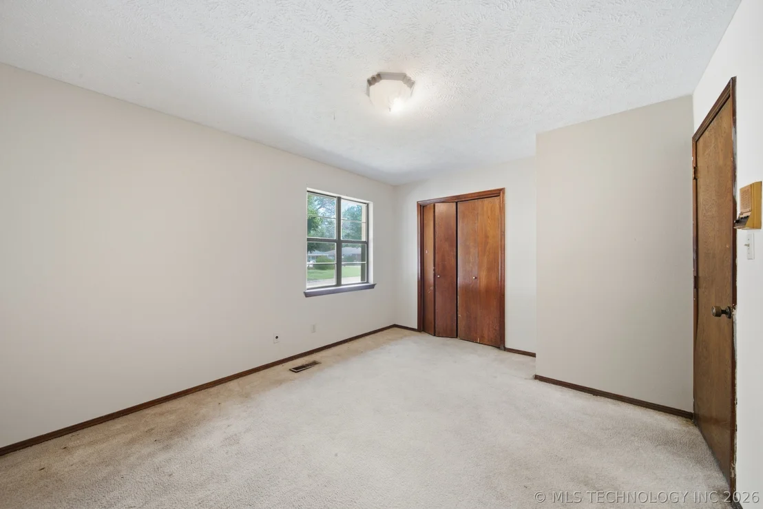 Photo of 902 Cardinal Lane