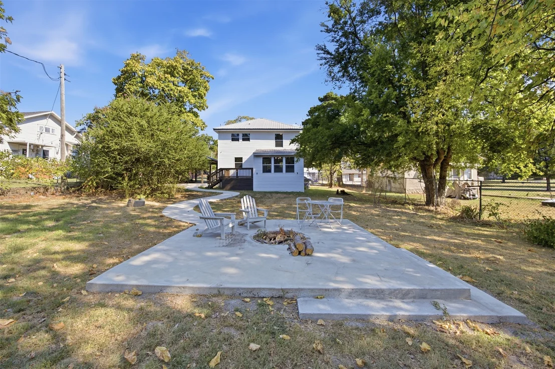 Photo of 206 Broadway Avenue
