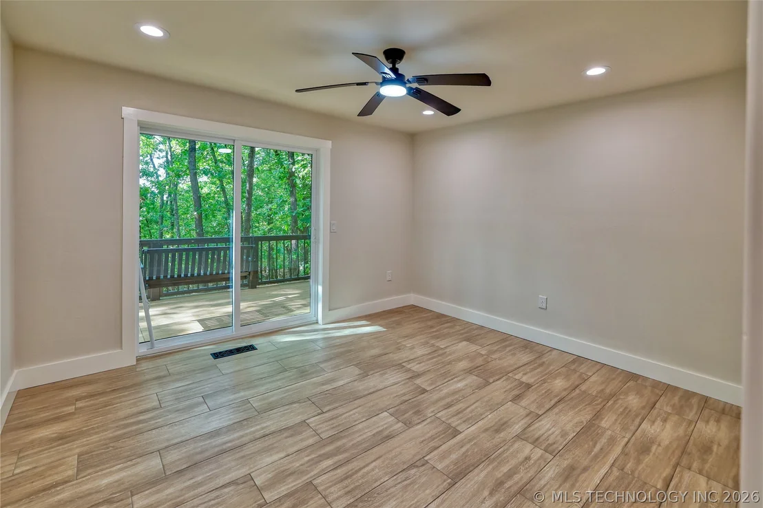 Photo of 1296 Robin Hood