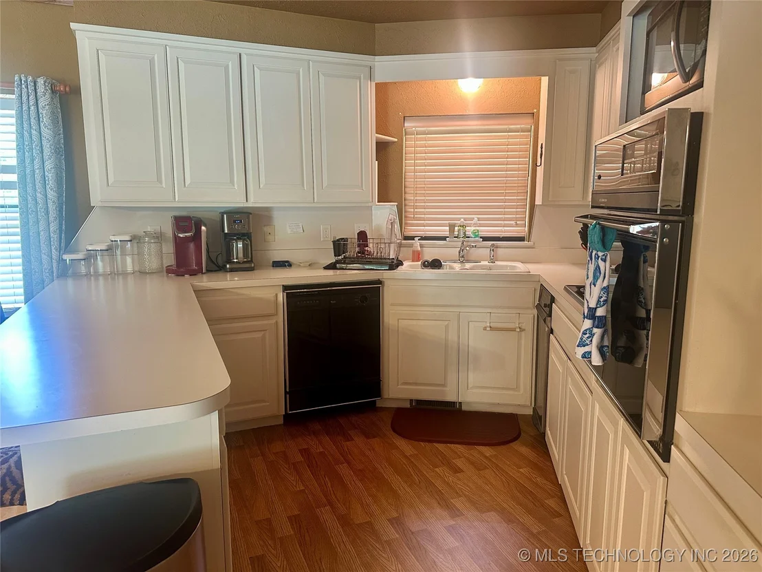 Photo of 1372 Warren Road