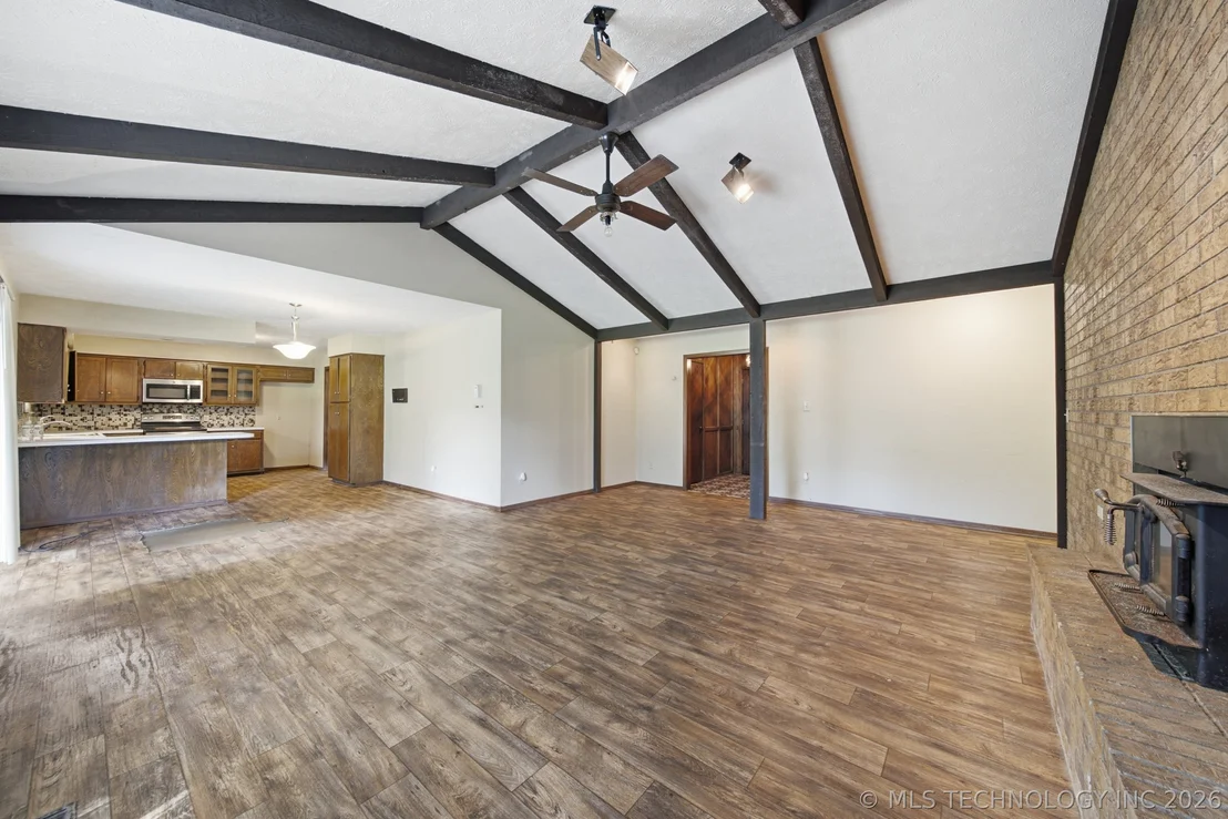 Photo of 902 Cardinal Lane