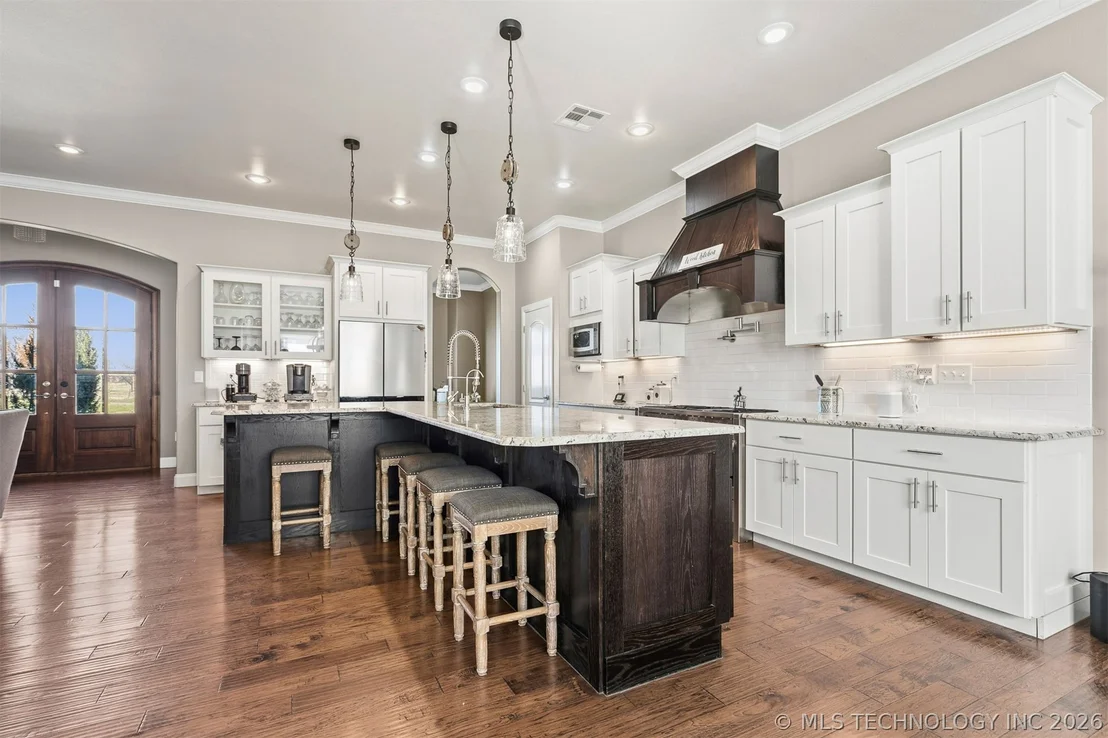 Photo of 1451 Gateway Road
