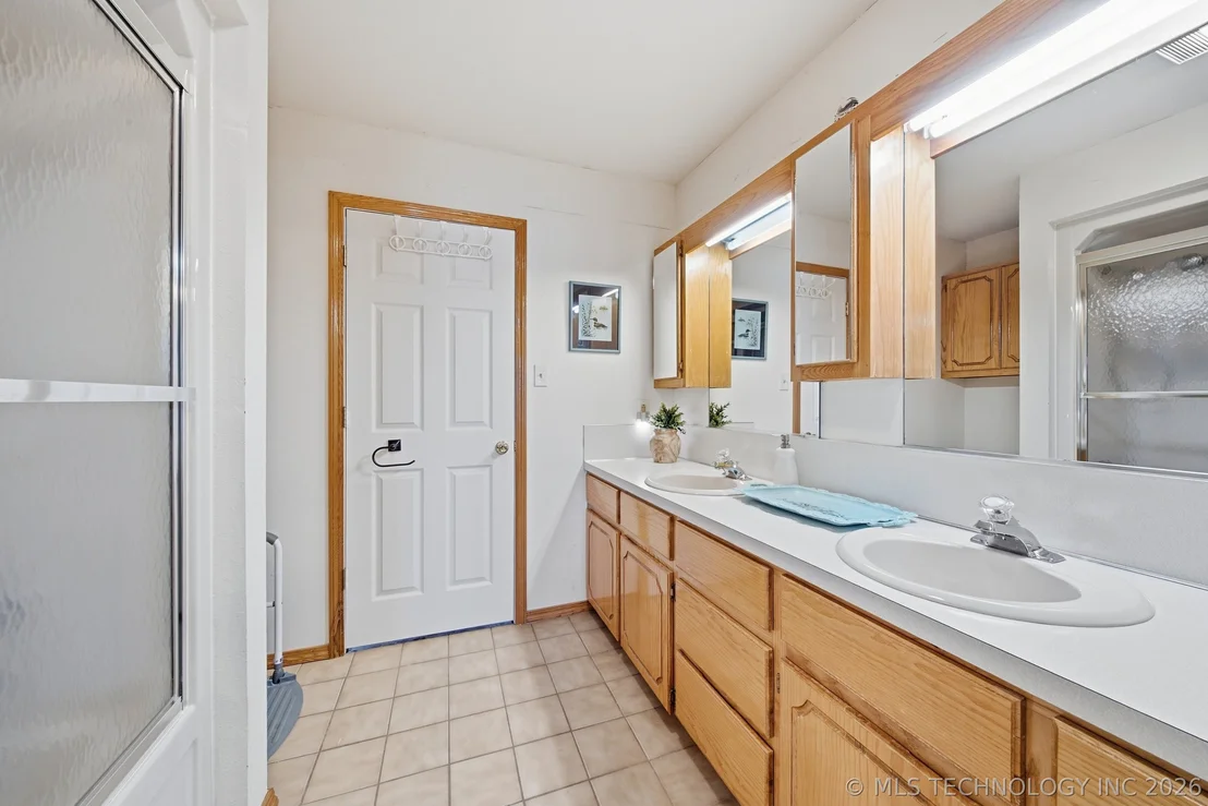 Photo of 2301 Piney Point Avenue
