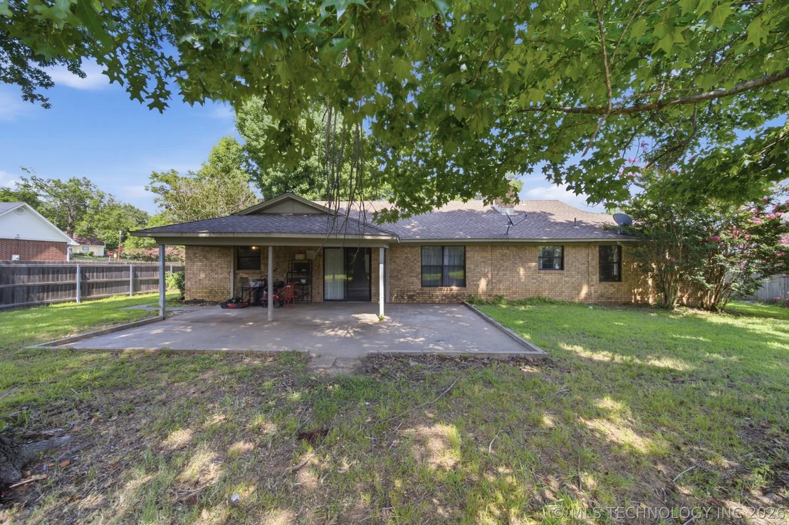 Photo of 902 Cardinal Lane