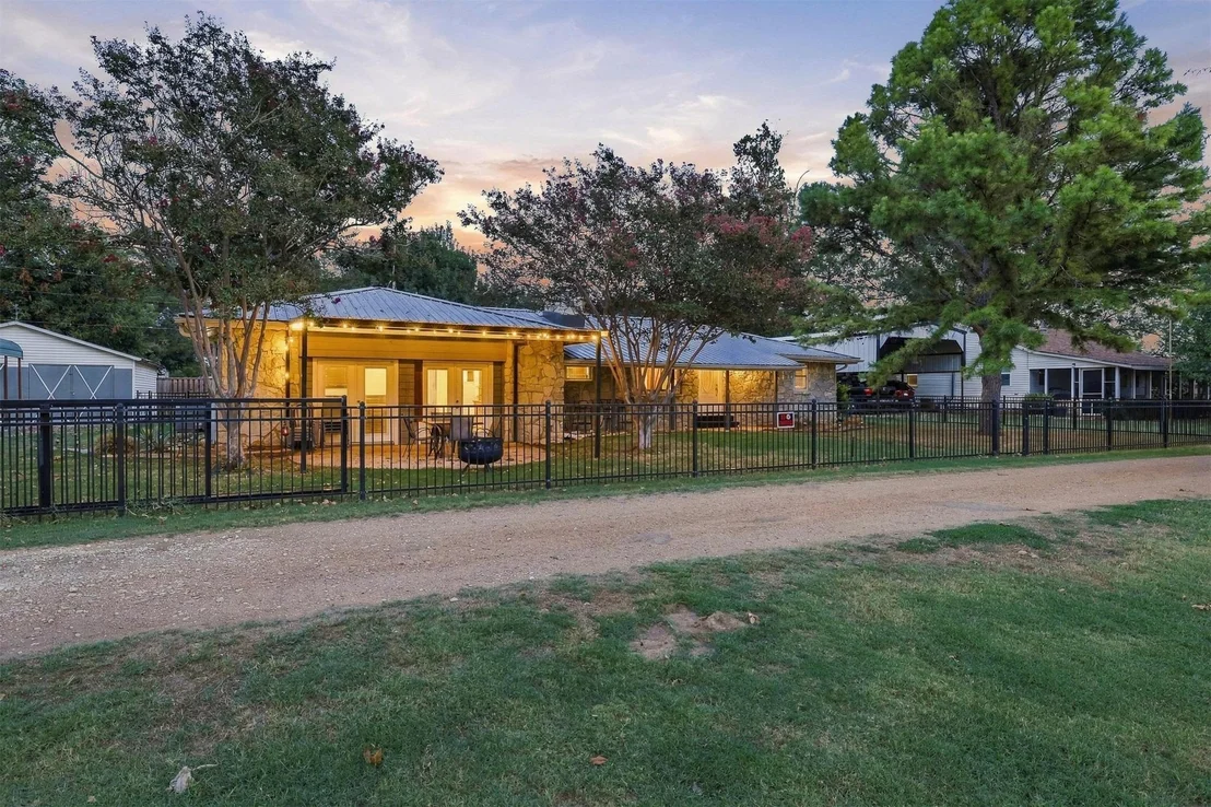 Photo of 2828 Riverview Road