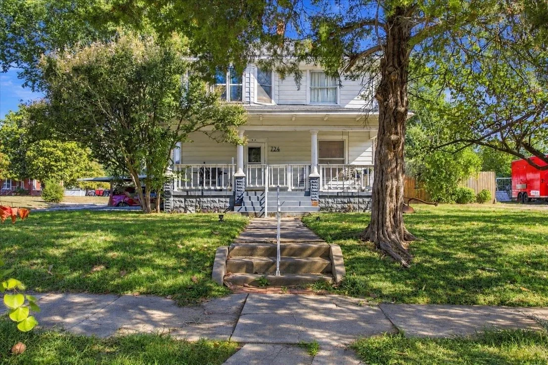 Photo of 724 W Cedar Street