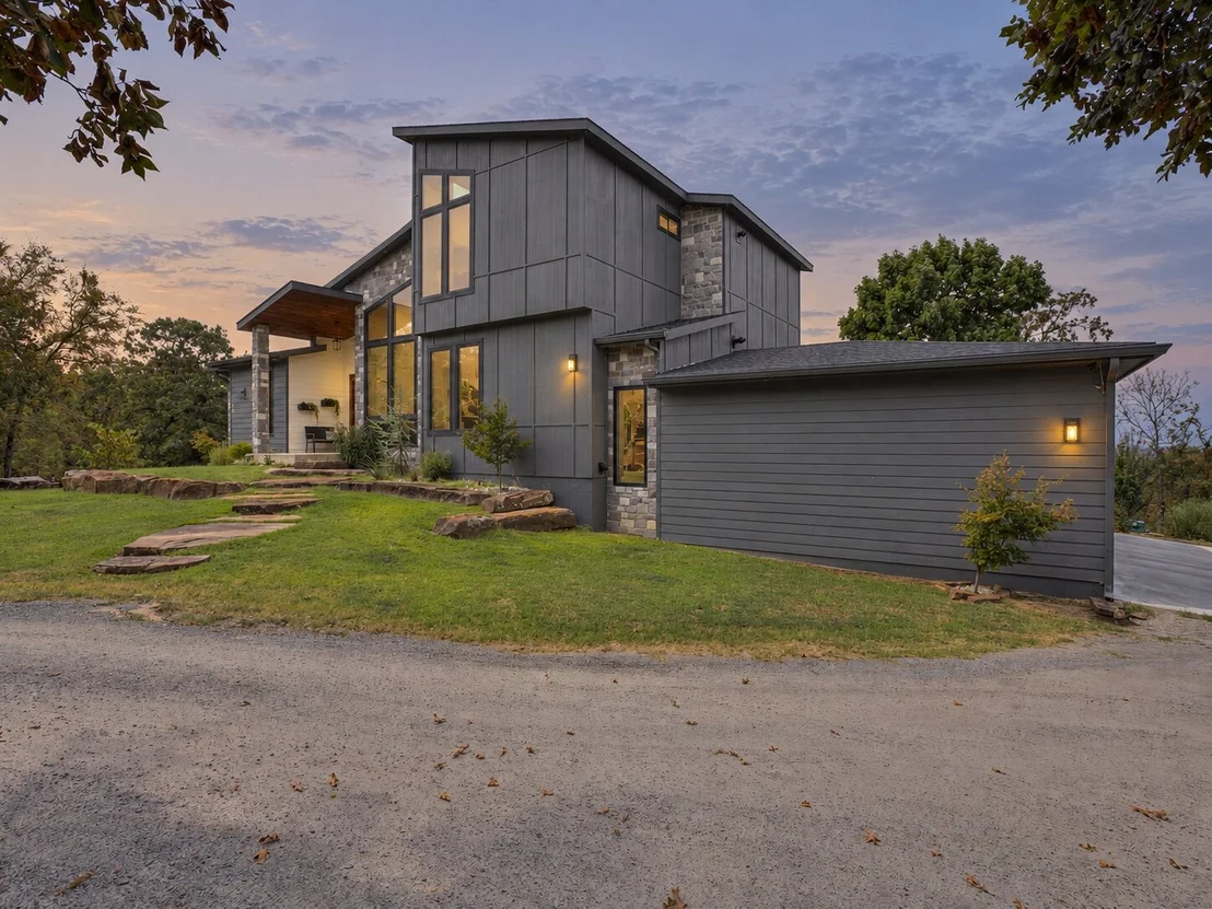 Photo of 1073 Hidden Ridge Road