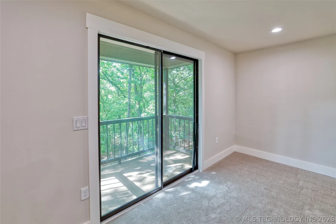 Photo of 1296 Robin Hood