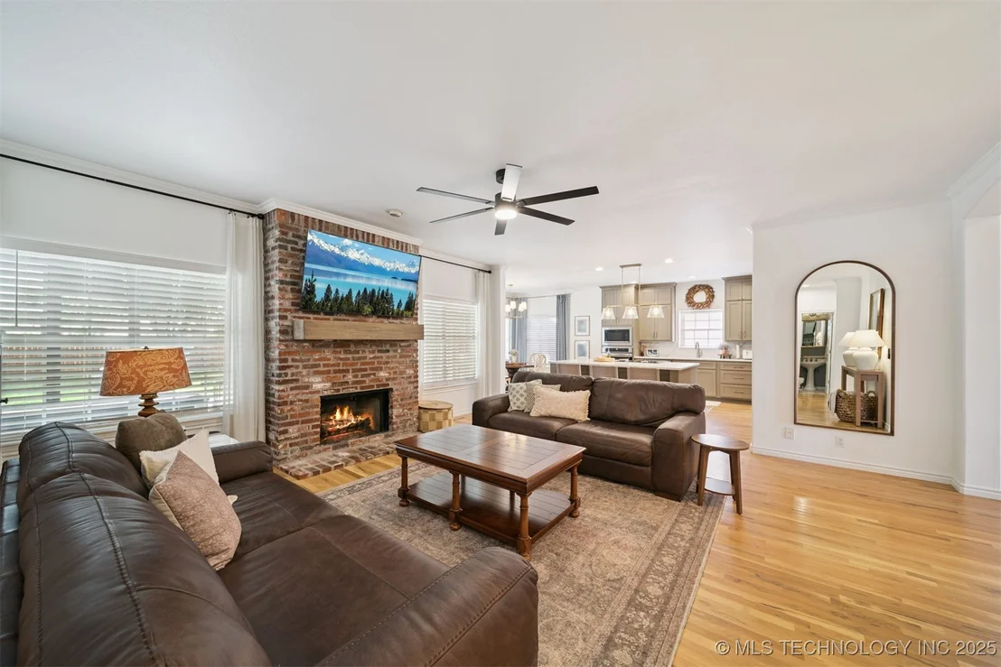 Photo of 305 N Forest Ridge Boulevard