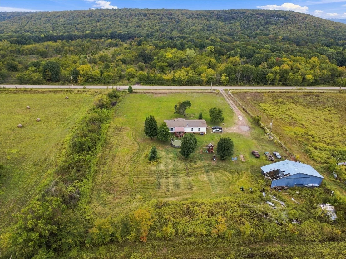 Photo of 394107 E 1150 Road