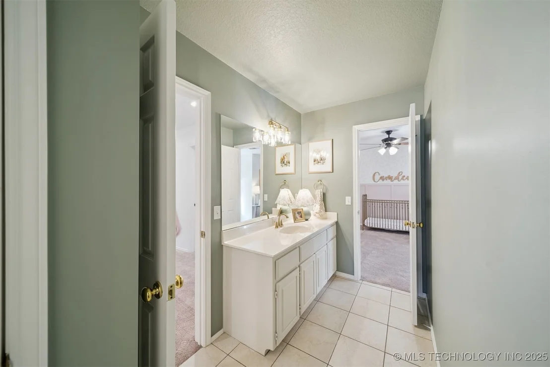 Photo of 305 N Forest Ridge Boulevard