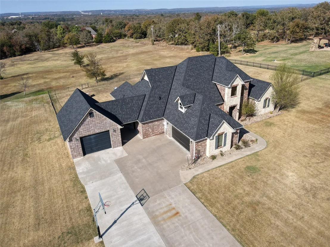 Photo of 905 Summit Ridge