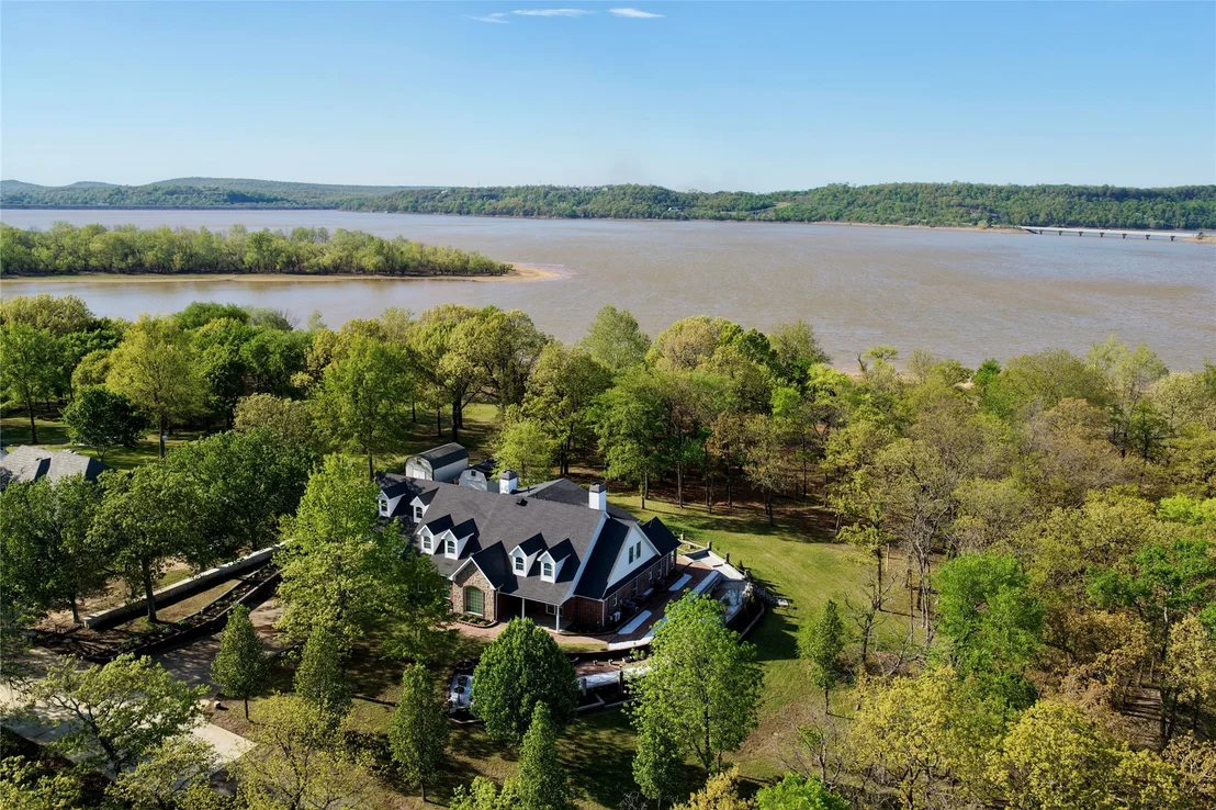 Photo of 25 E Shoreline Drive
