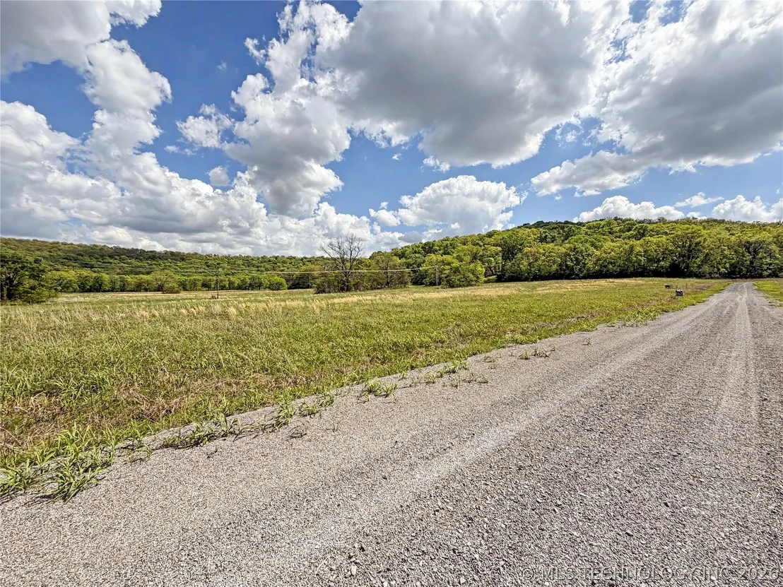 Photo of 433 S Thunder Road
