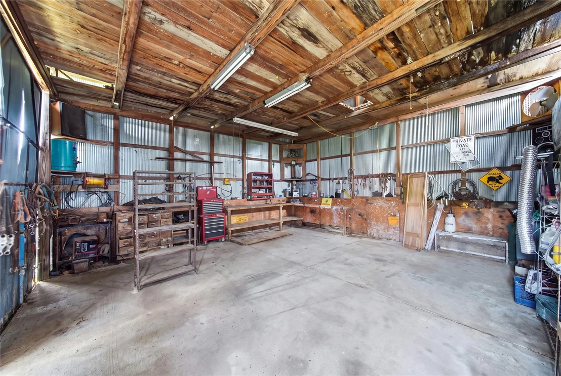 Photo of 394107 E 1150 Road
