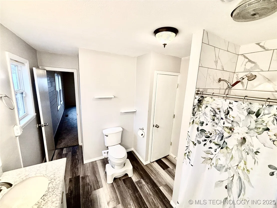 Photo of 413804 E 1212 Road