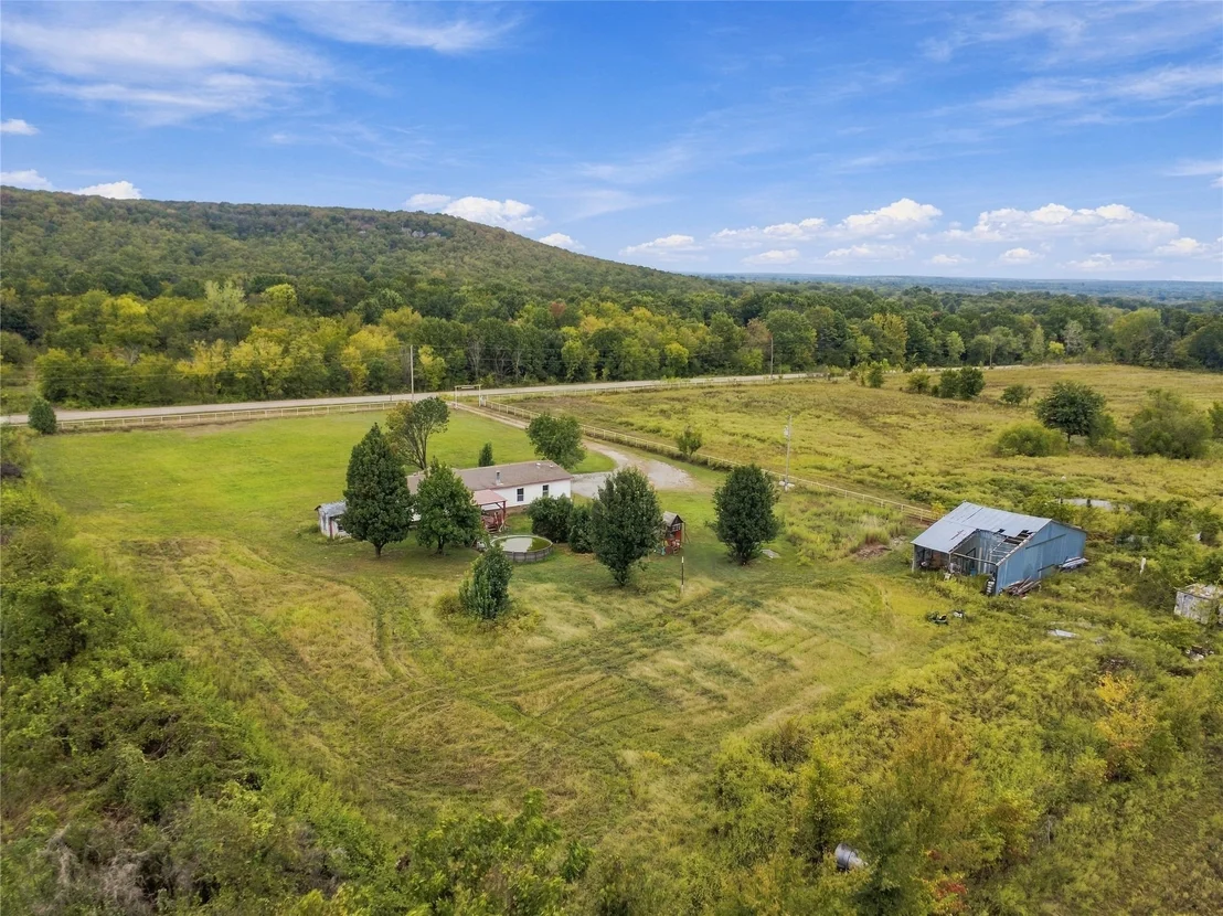 Photo of 394107 E 1150 Road