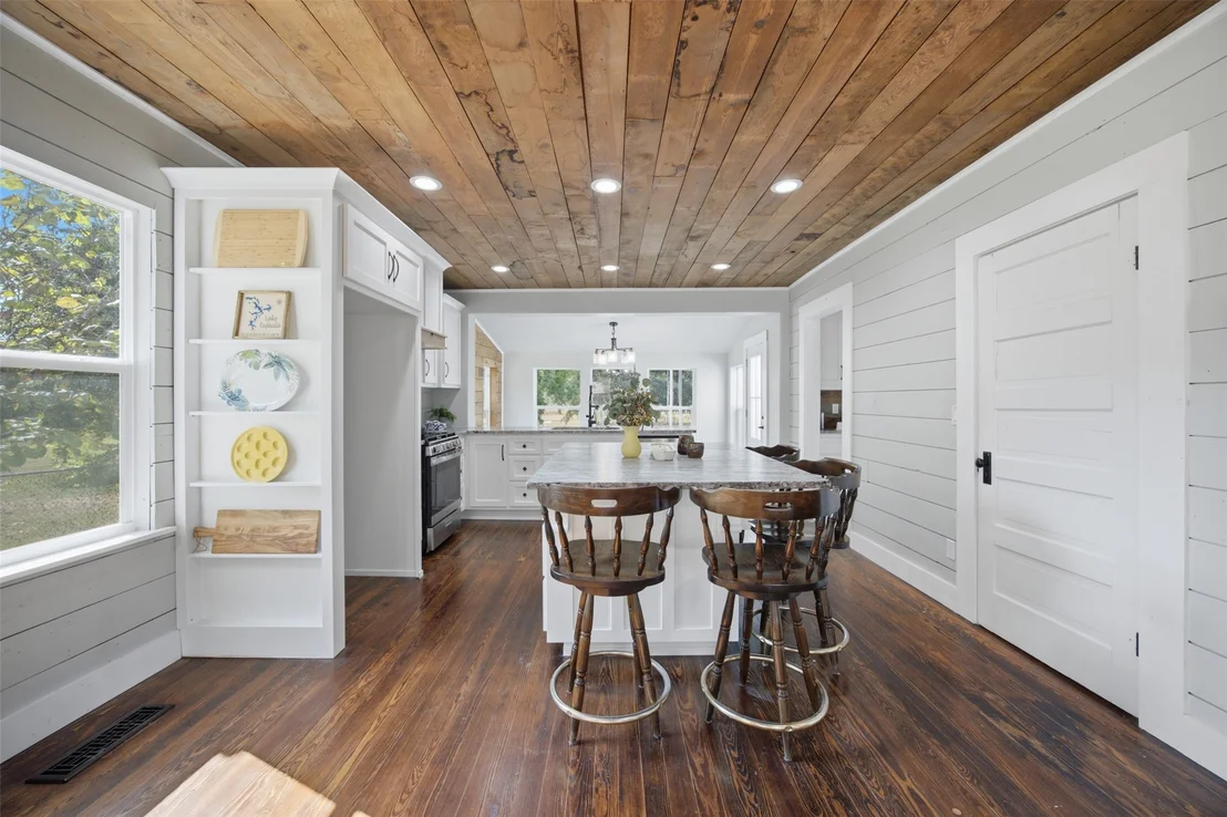 Photo of 206 Broadway Avenue