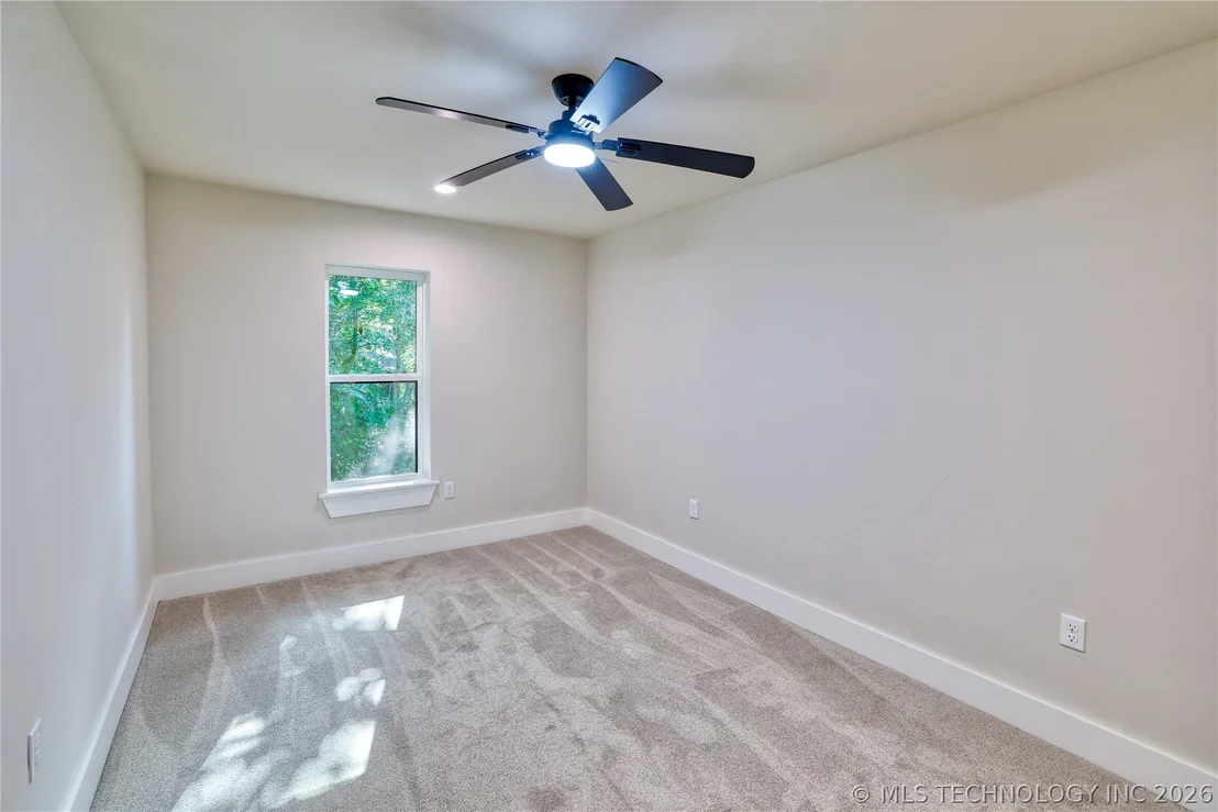 Photo of 1296 Robin Hood