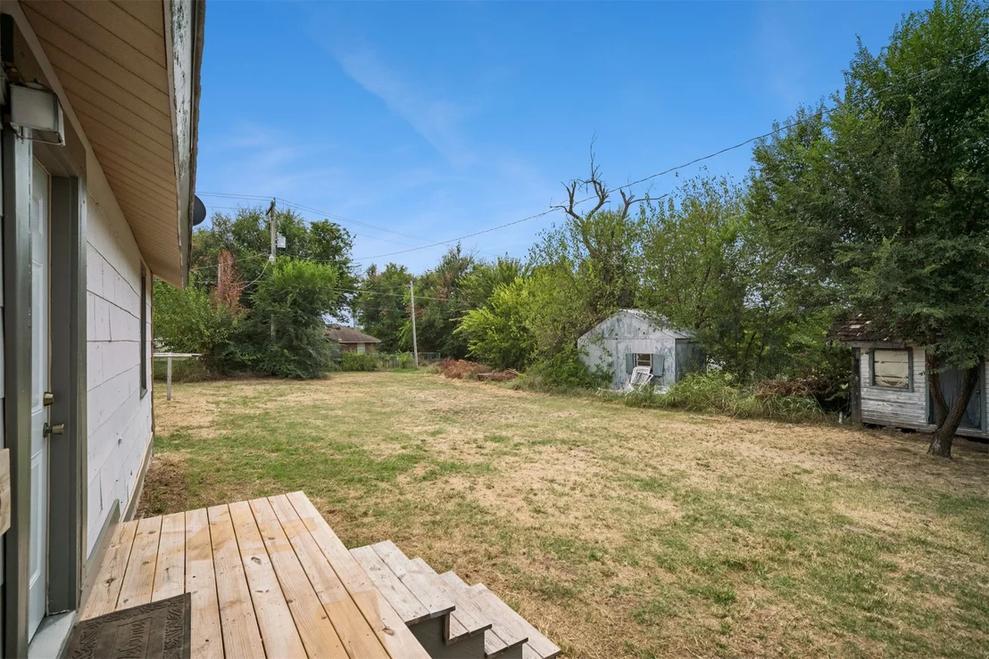 Photo of 1335 E Maple St