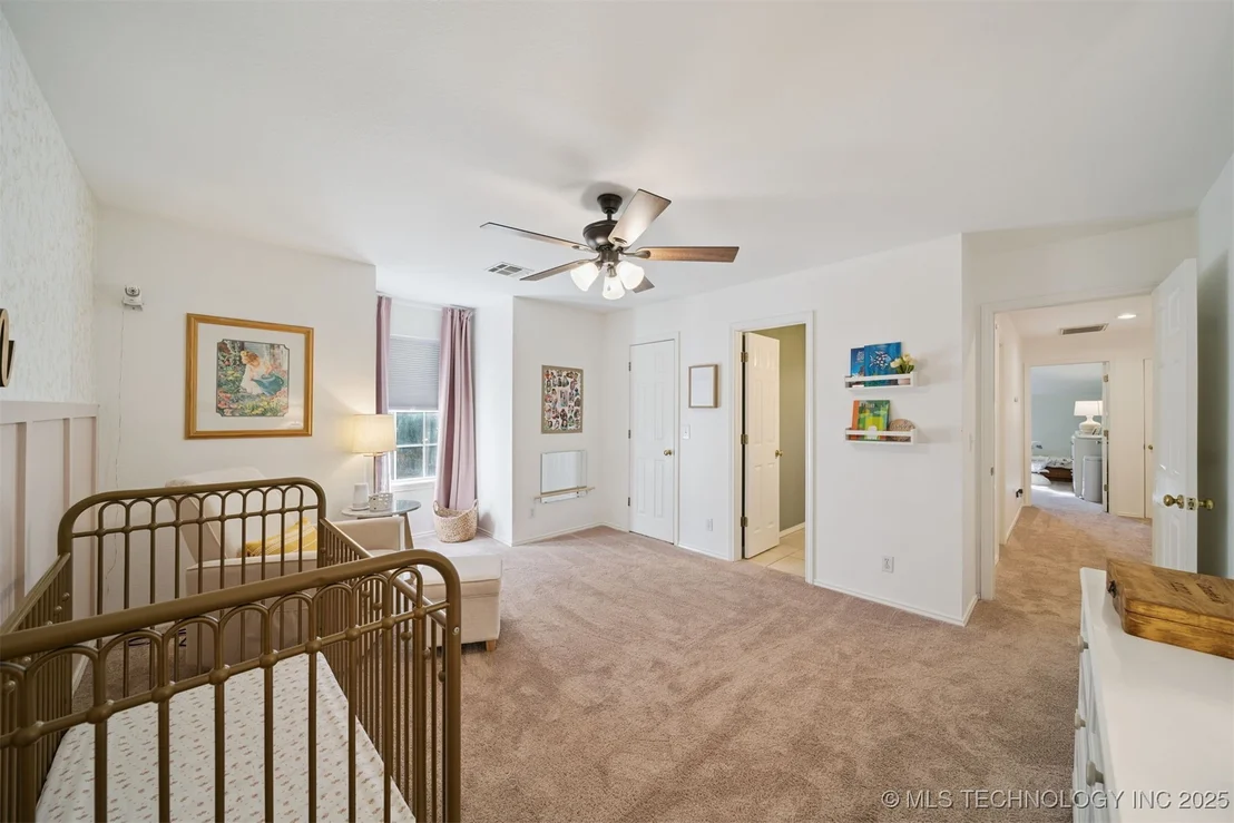 Photo of 305 N Forest Ridge Boulevard