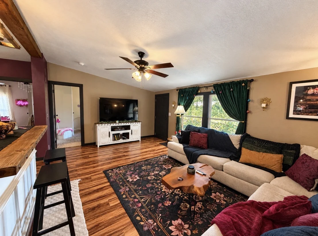 Photo of 10549 W Perry Road