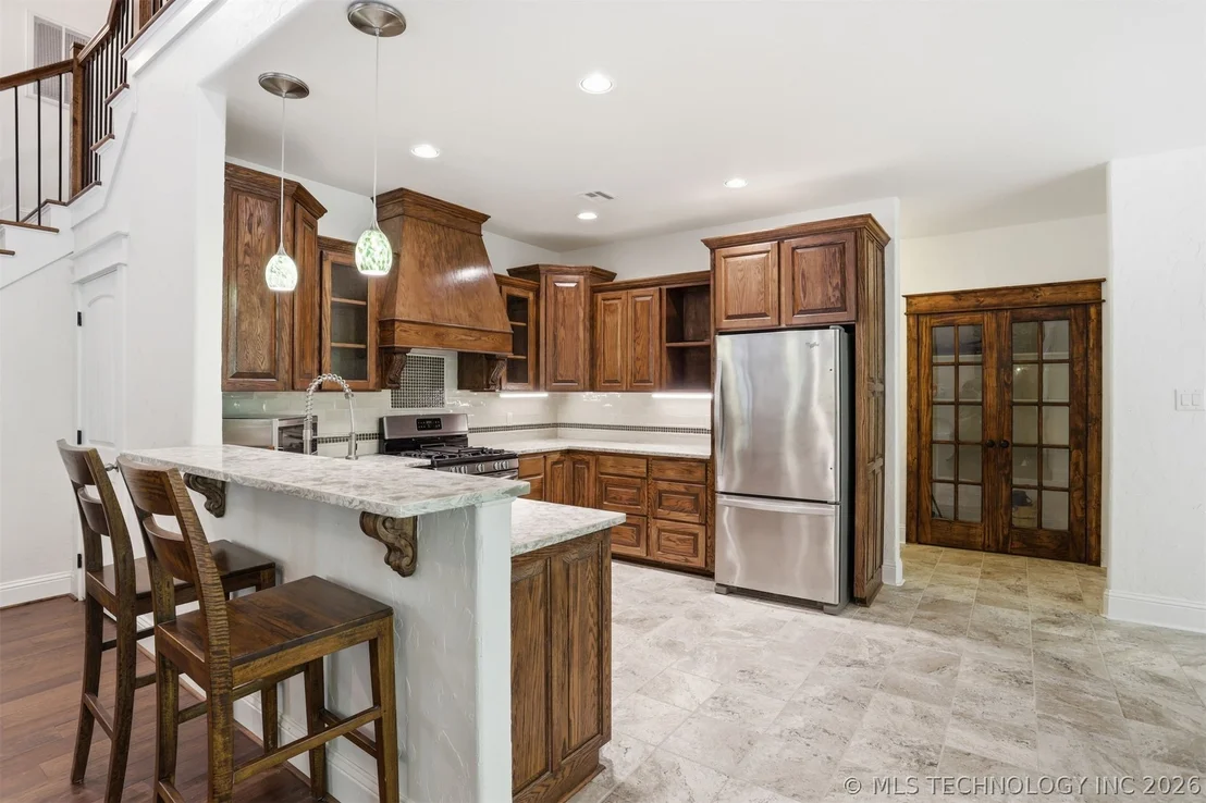Photo of 900 W Hardesty Road