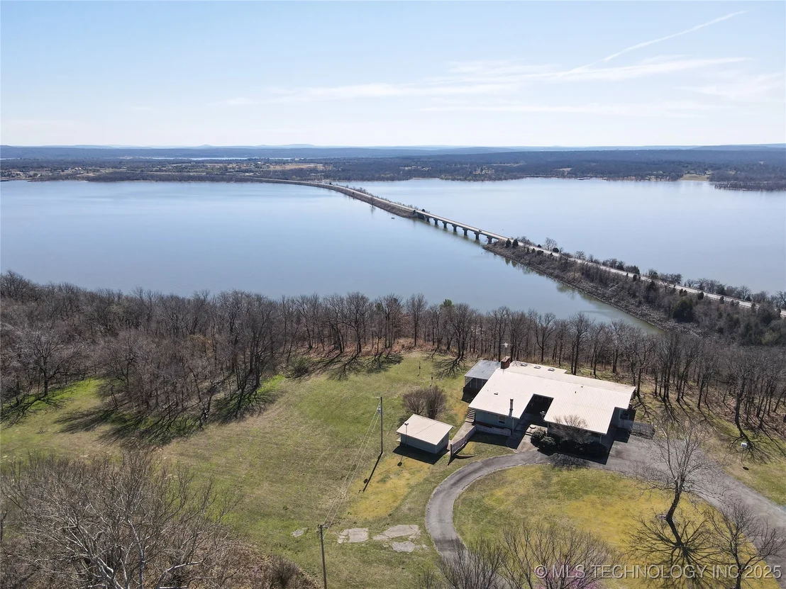 Photo of 418391 E 1215 Road