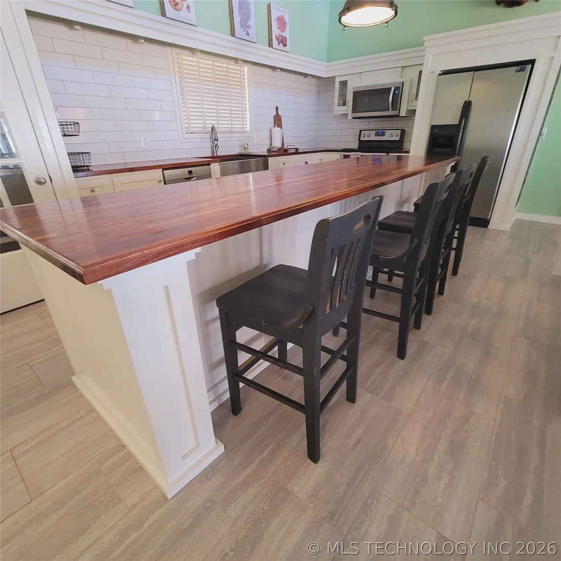 Photo of 105 Lakeview Drive