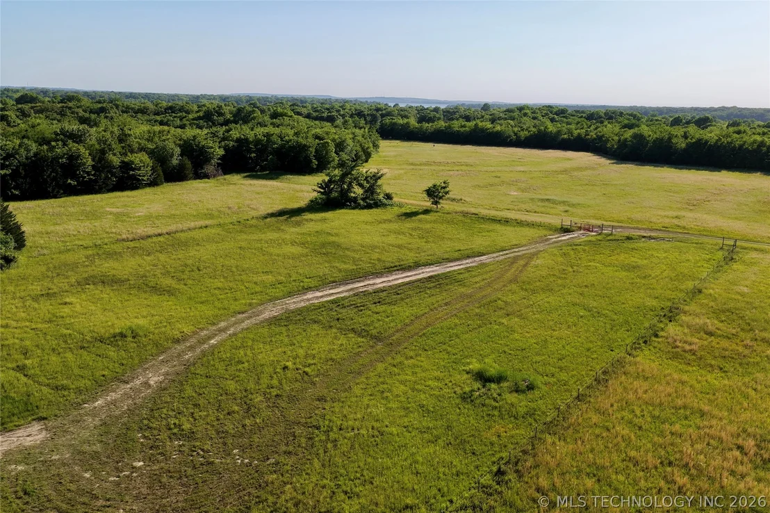 Photo of 421682 E 1154 Road