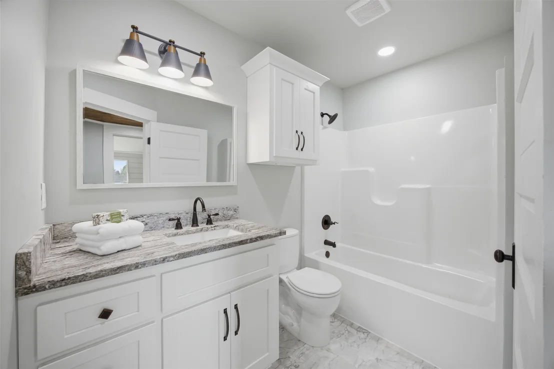 Photo of 206 Broadway Avenue