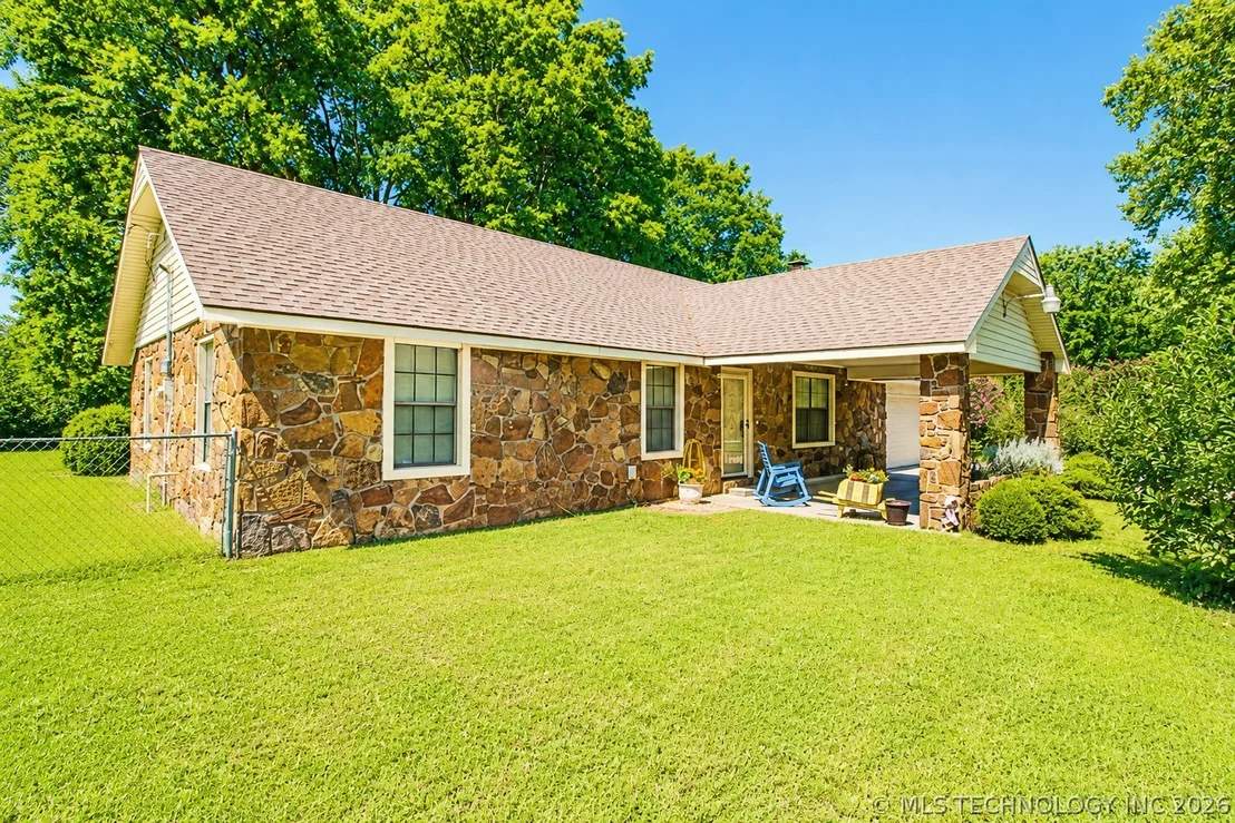 Photo of 15895 Briar Road