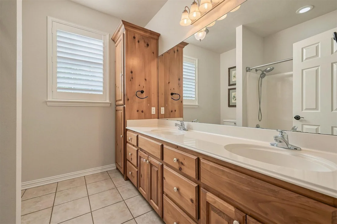 Photo of 205 Thousand Oaks