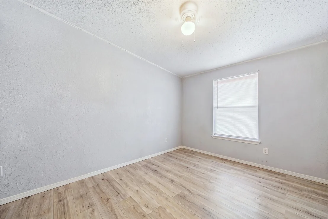 Photo of 394107 E 1150 Road