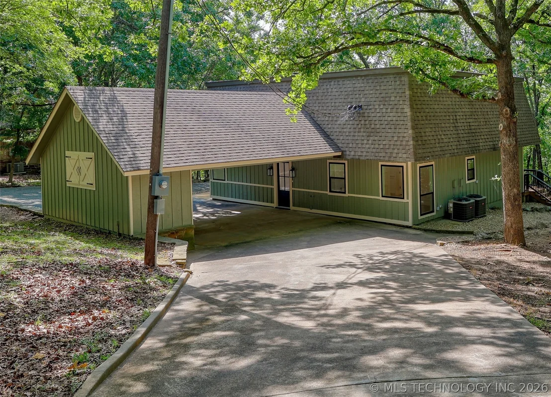 Photo of 1296 Robin Hood