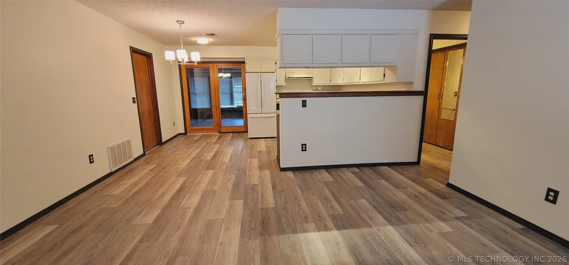 Photo of 417377 Bridgeport Road