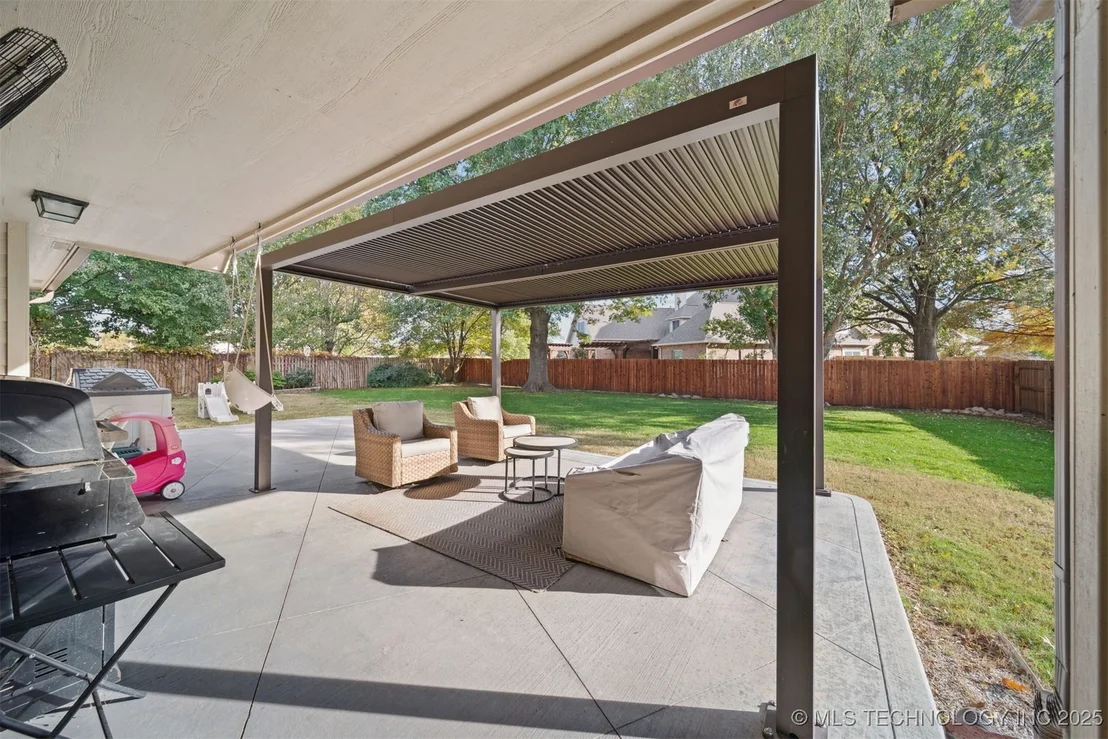 Photo of 305 N Forest Ridge Boulevard